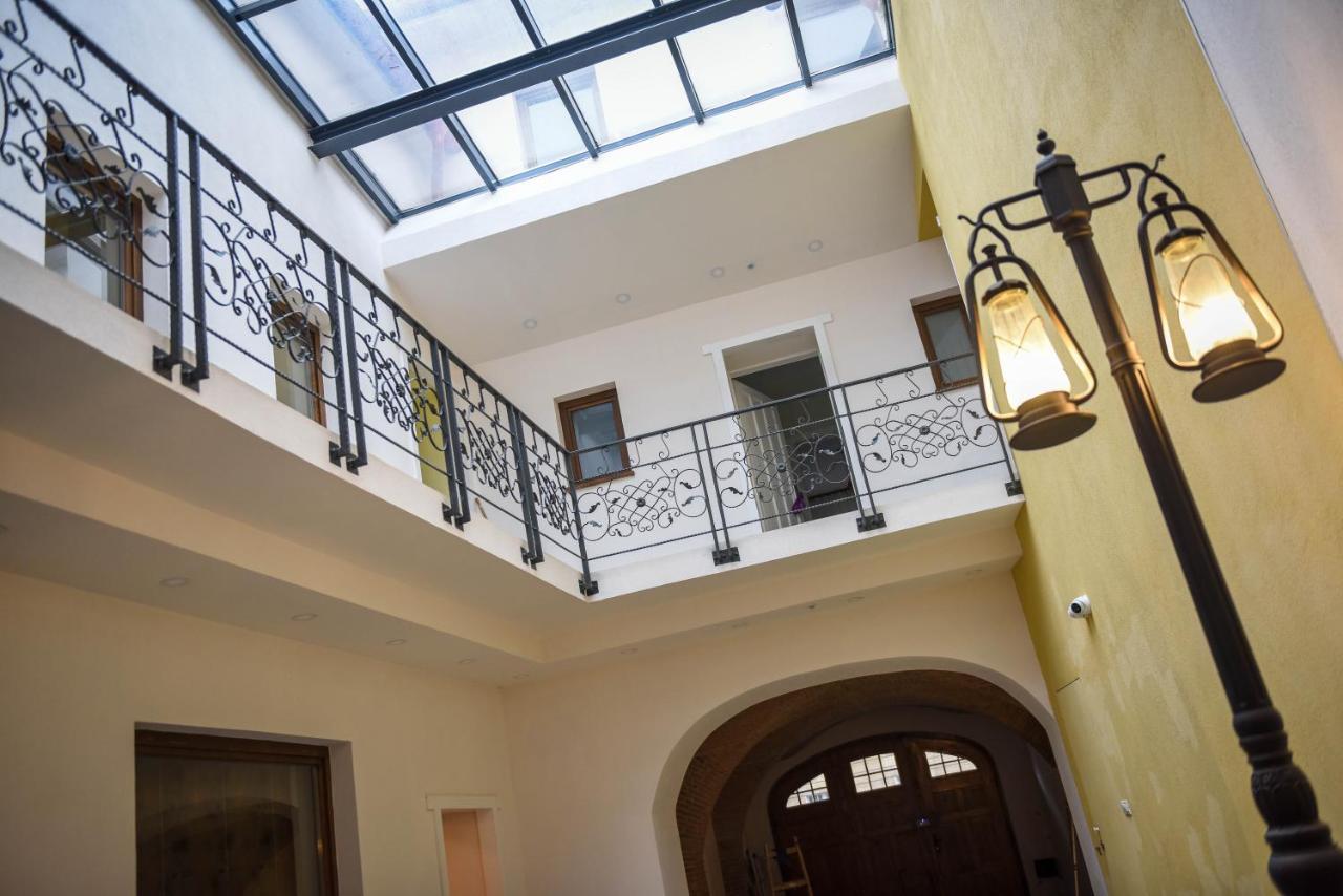 Schloss Apartments Braşov Exteriör bild